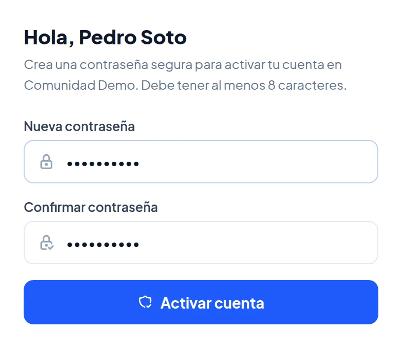 Página Hola, Pedro Soto: Crea una contraseña segura para activar tu cuenta en Comunidad Demo. Debe tener al menos 8 caracteres. Campos Nueva contraseña y Confirmar contraseña, y el botón azul Activar cuenta.