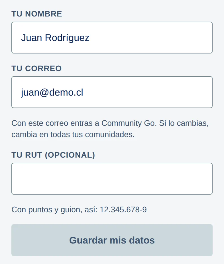 Mis datos: Cómo apareces en tu comunidad, con Tu nombre, Tu correo, Tu RUT (opcional) y el botón Guardar mis datos.